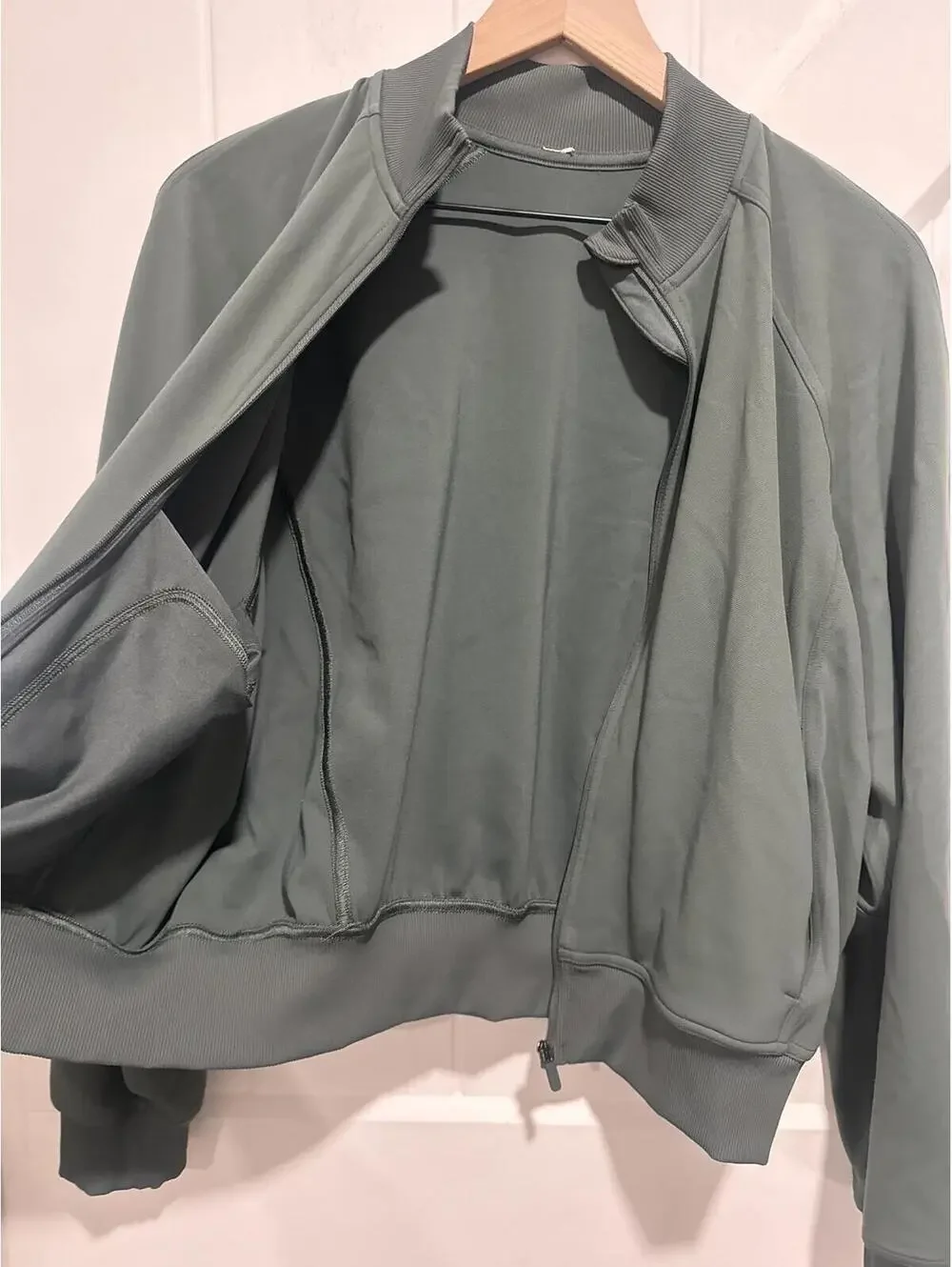Lululemon Wunder Train Track Jacket in Dark Forest, Size 8